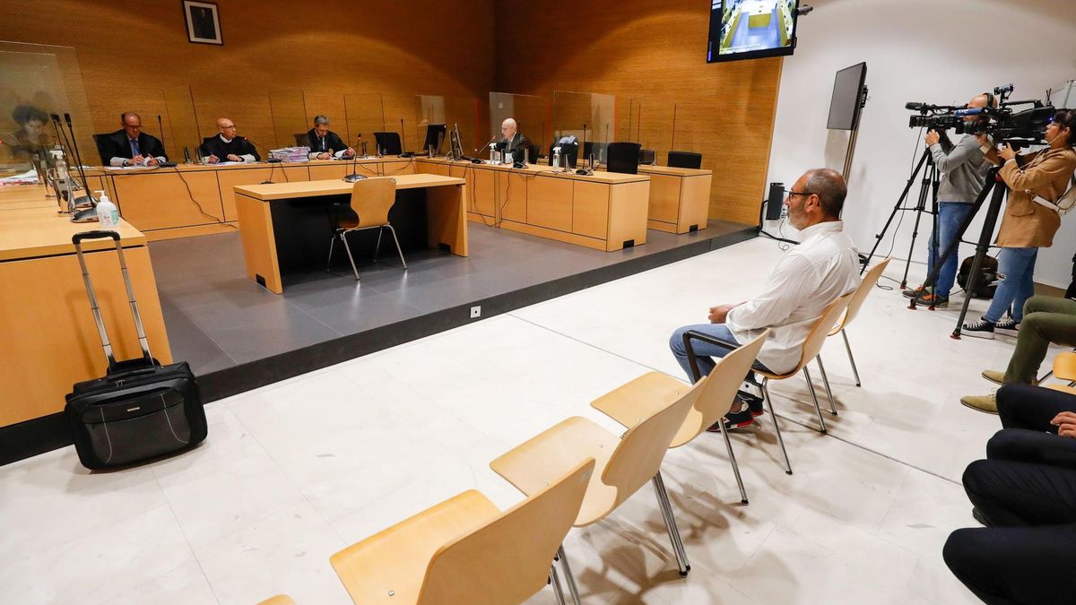 El acusado durante la vista celebrada este jueves y en la que se ha retrasado el juicio hasta junio