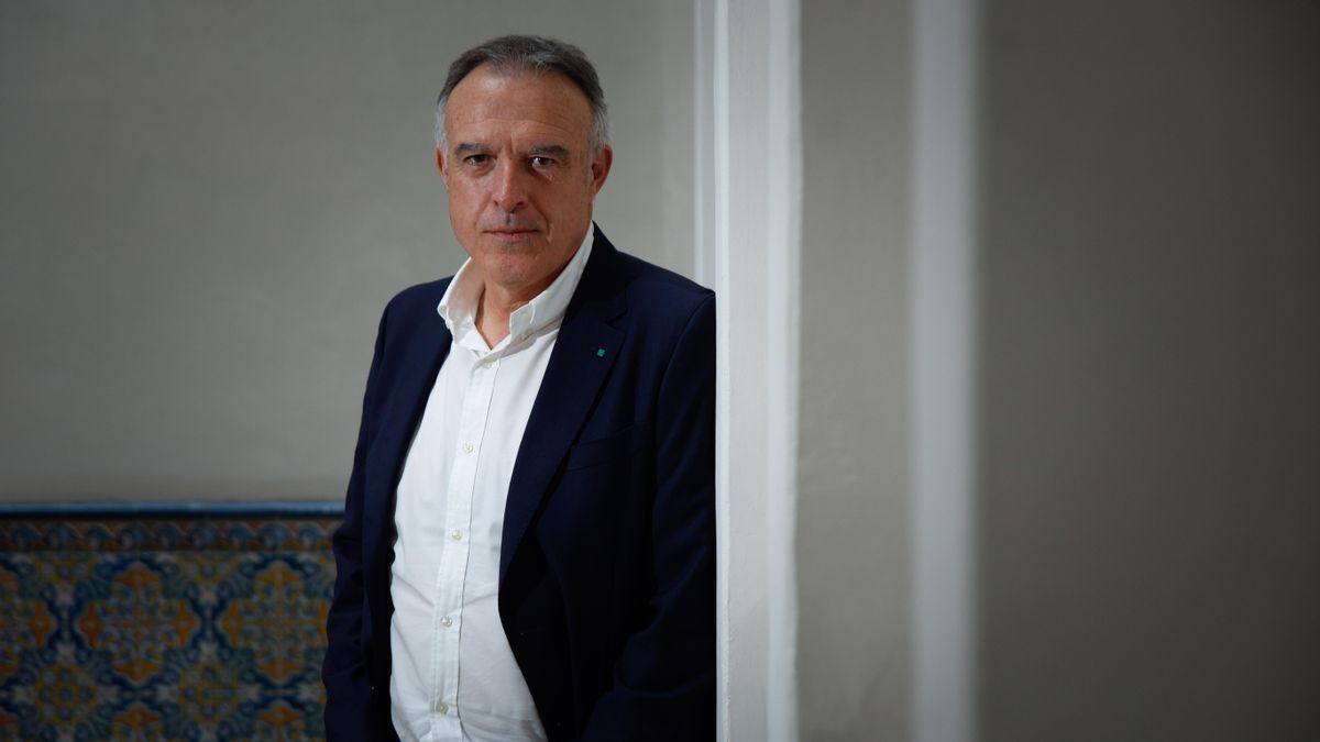 Javier Yanguas, psicólogo experto en el envejecimiento de la soledad, en el Palau Macaya de Barcelona