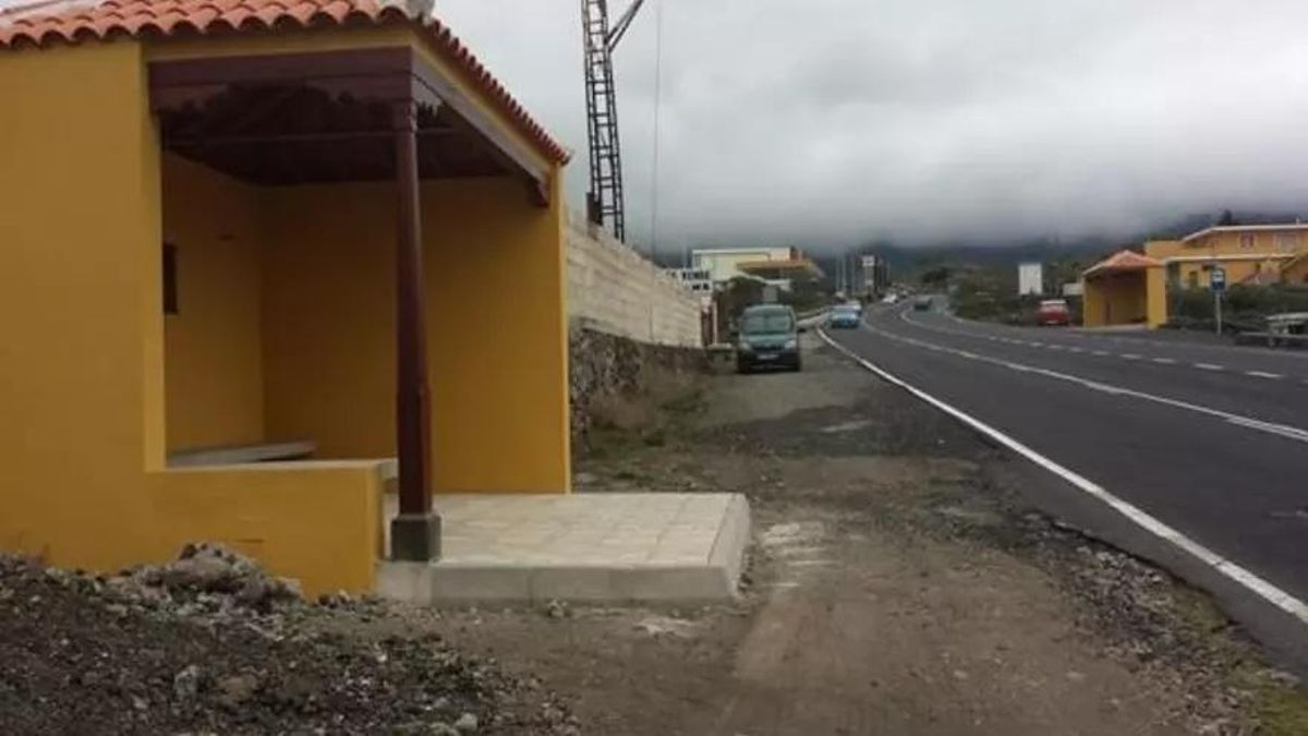 El Cabildo inicia un plan de mejora y rehabilitación de las marquesinas de guaguas de La Palma