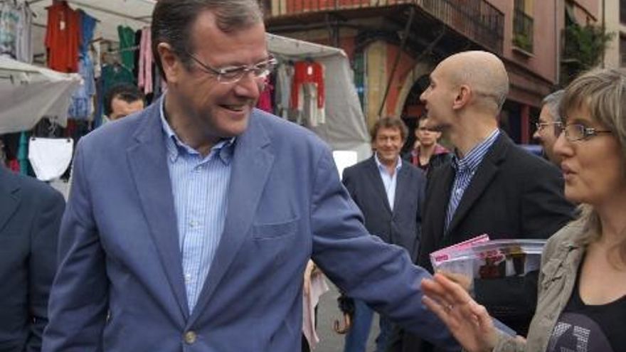 Silván saluda a Flory Fernández y a Sadat Maraña, de UPyD.