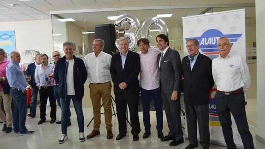 Algunos de los muchos asistentes al cumpleaños.