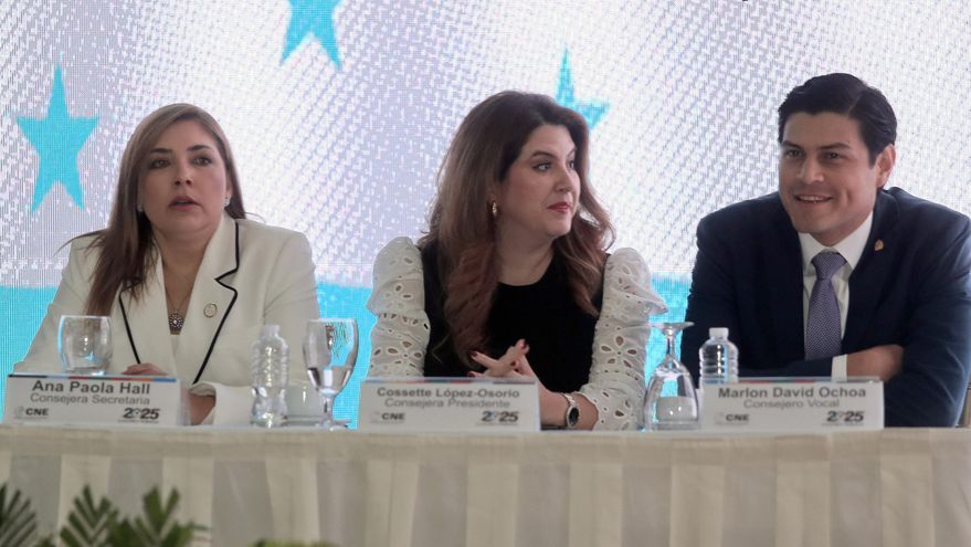 La titular del ente electoral hondureño denuncia una conspiración para debilitar el proceso electoral