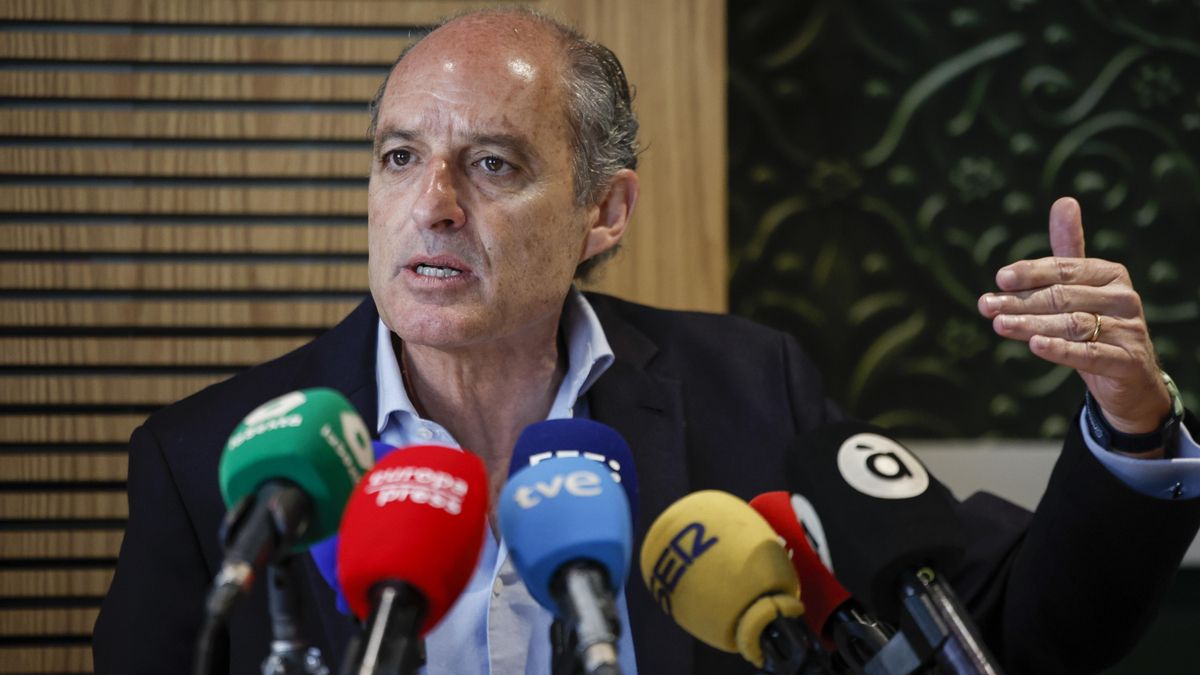 Camps encarga una ecuesta que concluye que es mejor candidato para los votantes de PP y Vox que el presidente Pérez Llorca