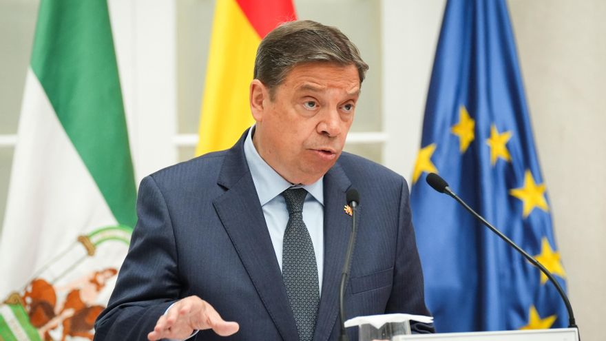 Archivo - El ministro de Agricultura, Pesca y Alimentación, Luis Planas, durante su intervención. A 25 de abril de 2025, en Sevilla (Andalucía, España).