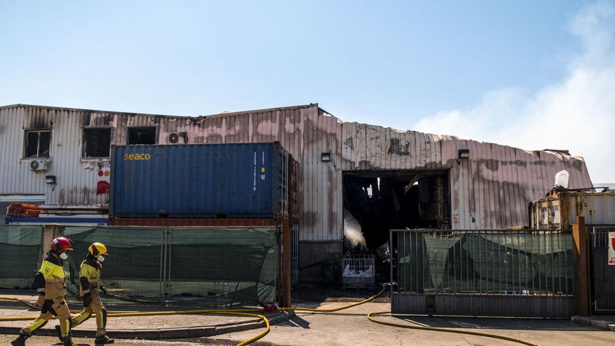 Controlado el incendio de la nave de Azuqueca, a la espera de la combustión total
