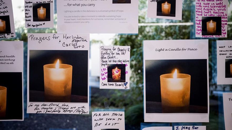 tarjetas con velas dirigidos a los pacientes covid-19