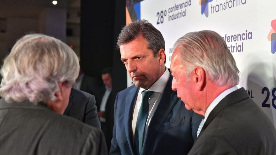 Massa mete a un hombre de la UIA a controlar importaciones para resolver la falta de insumos importados