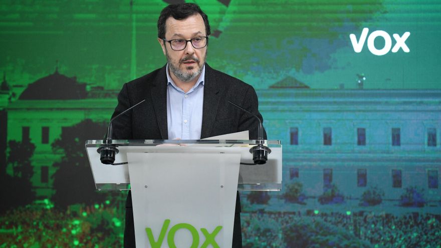 Archivo - El portavoz de VOX, José Antonio Fúster, durante una rueda de prensa posterior a la reunión del Comité de Acción Política de Vox.