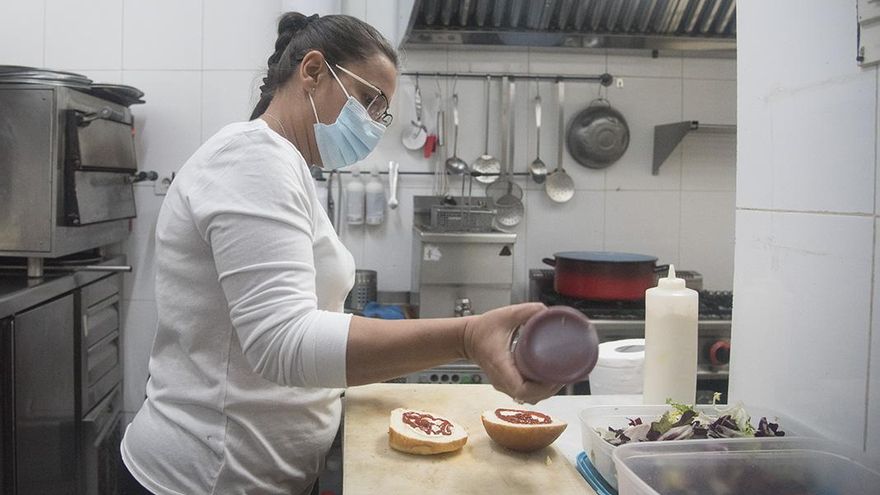 Imagen de archivo de la cocina de un restaurante