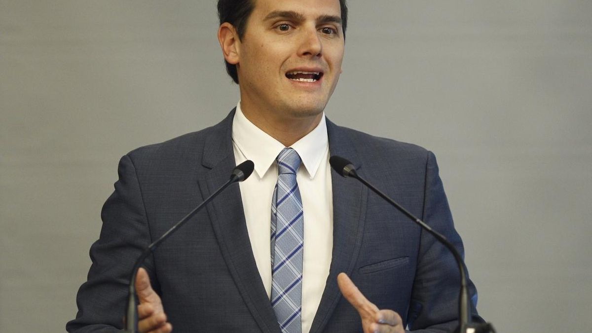 Rivera advierte de que si las urnas no dan un papel decisivo a Ciudadanos, gobernará Podemos