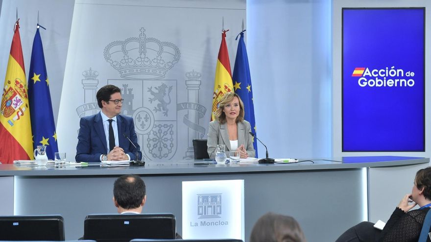 El ministro de Transformación Digital, Óscar López y la ministra Portavoz, de Educación, Formación Profesional y Deportes, Pilar Alegría, este martes