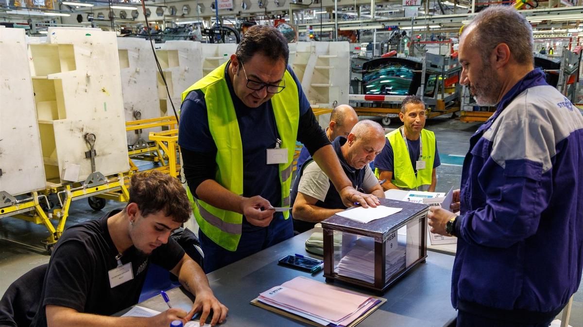 La fábrica de Stellantis de Vigo elige un comité continuista a la espera de los nuevos eléctricos