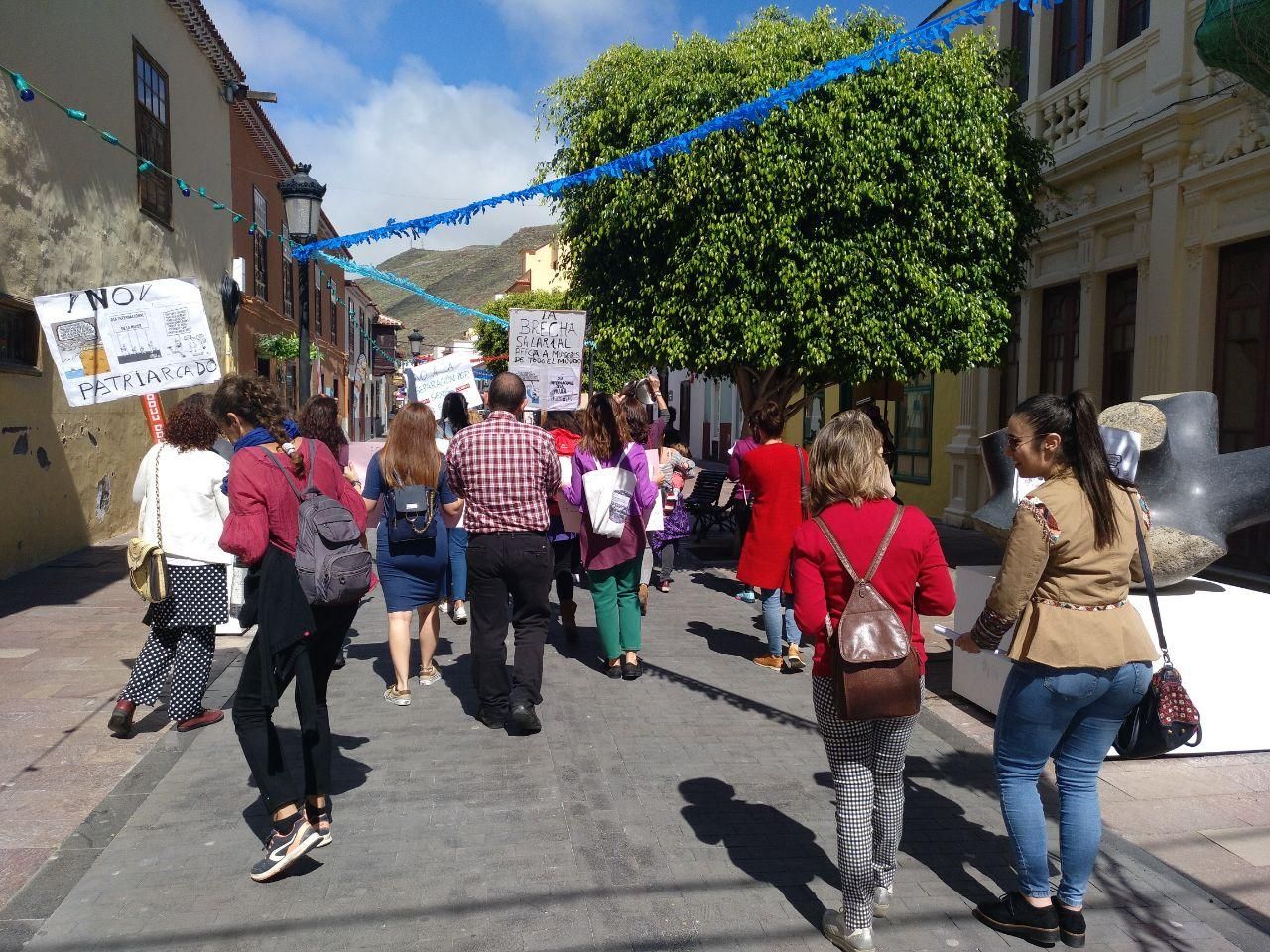 Paseo de protesta por el centro de la capital gomera