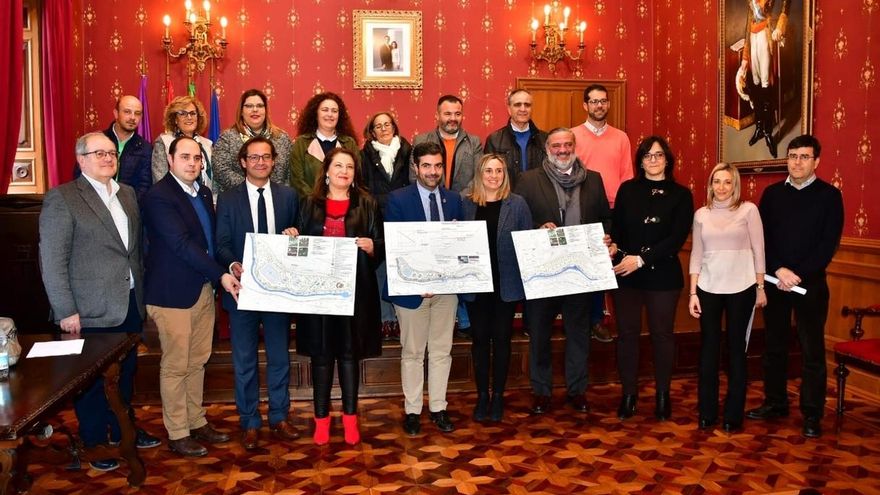 Junta y Ayuntamiento de Loja celebran el desbloqueo de la cesión de terrenos para acometer el parque fluvial