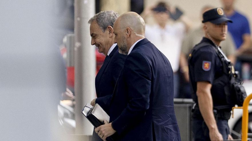 El expresidente del Gobierno, José Luis Rodríguez Zapatero, llega este miércoles a la Audiencia Nacional para declarar como investigado por organización criminal, tráfico de influencias y falsedad en la causa sobre el préstamo a la compañía aérea Plus Ultra.