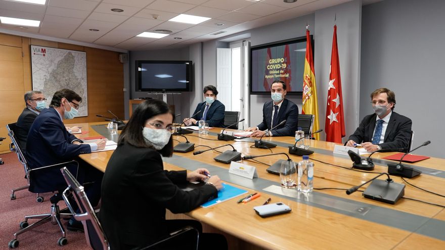 El Gobierno de Ayuso pide la intervención "urgente" del Ejército para contener la pandemia mientras se da de plazo hasta el viernes para anunciar nuevas medidas