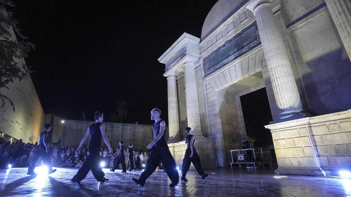 Noche del Patrimonio 2026 la compañía La Normal presenta en la Puerta del Puente Liminal