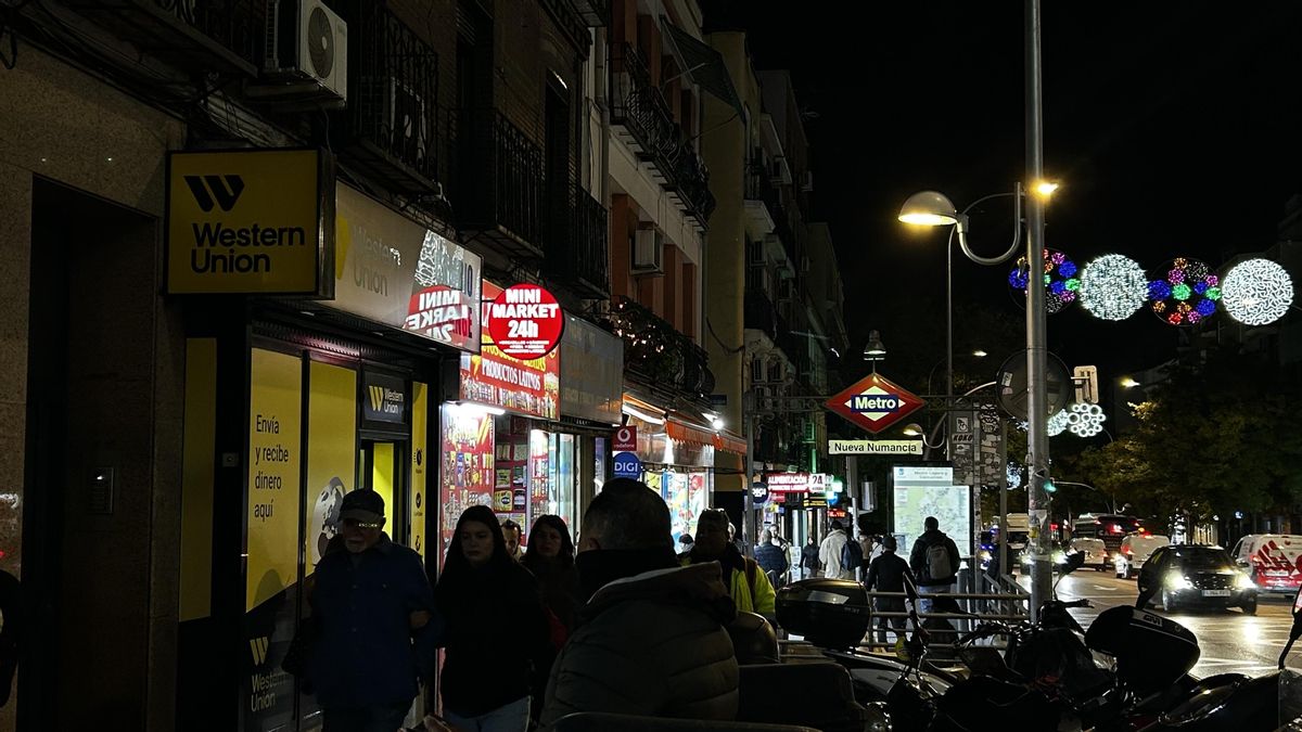 Dos establecimientos 24 horas en poco más de diez metros en la avenida de la Albufera