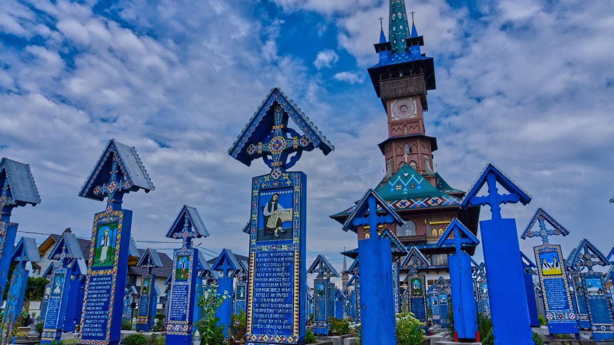 Cruces de madera en el Cementerio Alegre de Sapanta.