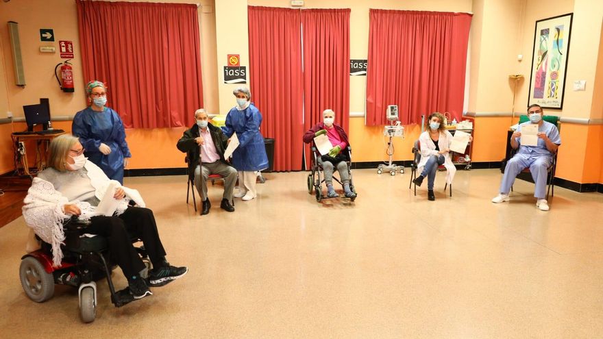 Los primeros vacunados en Aragón en la Residencia Romareda de Zaragoza