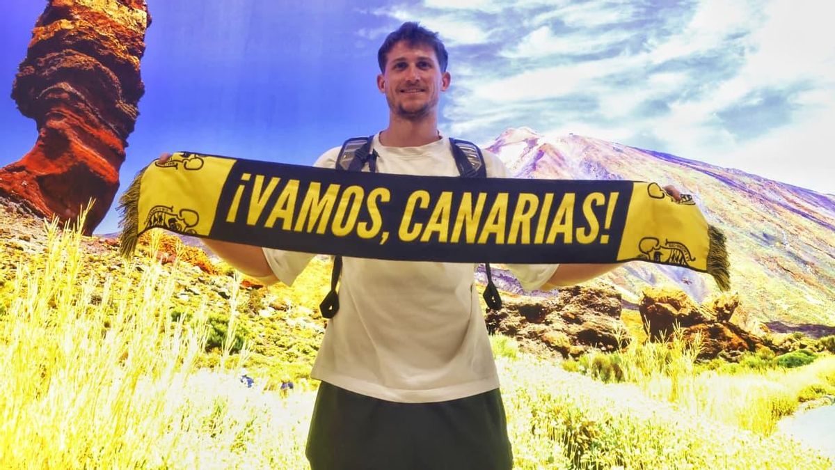 Héctor Alderete en su llegada a Tenerife