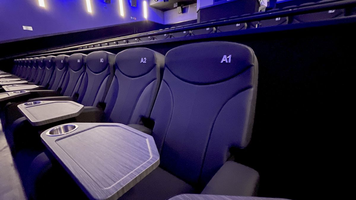 Imagen de archivo de uno de los cines que en España.  EFE/Pablo Ayerbe