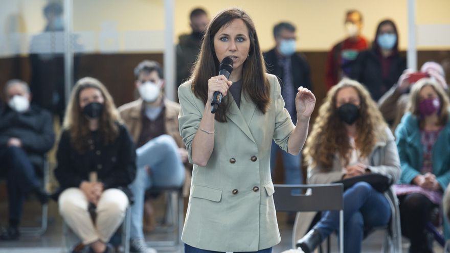 La ministra de Derechos Sociales y Agenda 2030, Ione Belarra, participa en un acto de campaña, a 3 de junio de 2021, en Avilés, Asturias, (España). Con el lema "Crecer", Belarra es candidata a la Lista del Consejo Ciudadano Estatal.