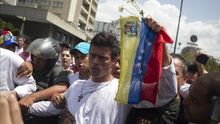 Leopoldo López sale de la cárcel bajo arresto domiciliario