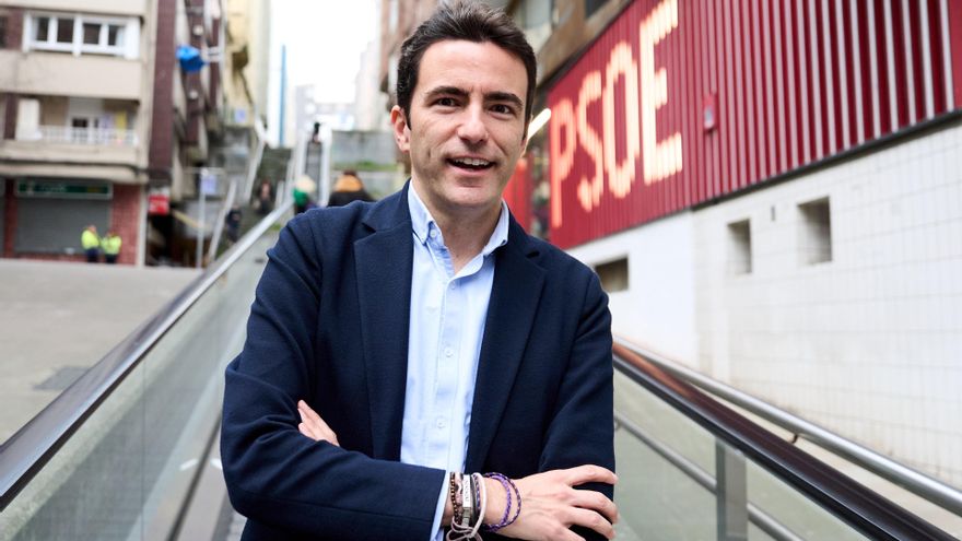 Archivo - El secretario general del PSOE de Cantabria, Pedro Casares, posa para Europa Press, en la sede del PSOE de Cantabria, a 21 de febrero de 2025, en Santander, Cantabria (España).