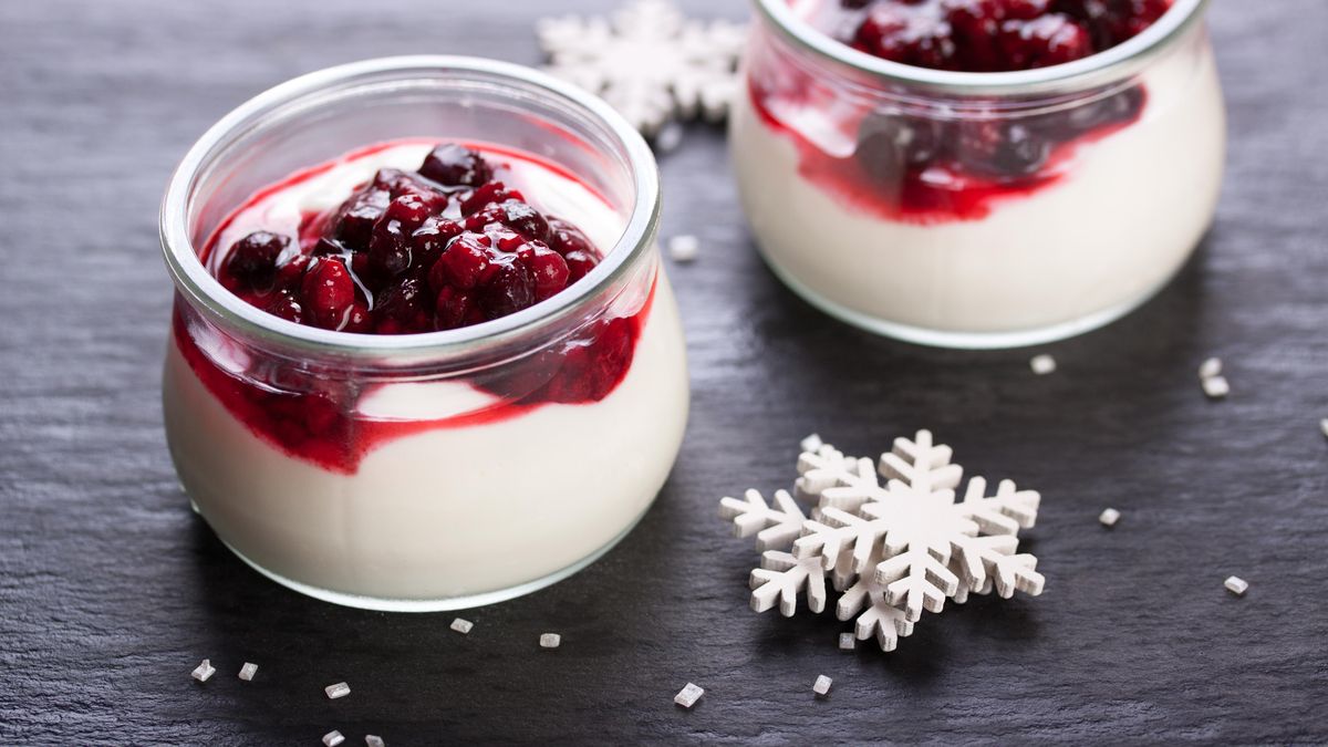 Mousse de yogur con granada