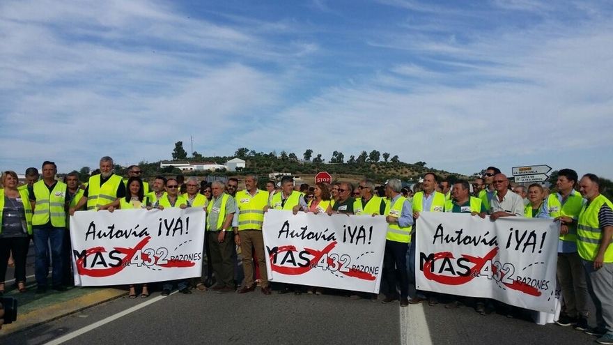 El Gobierno presenta otro estudio informativo para la carretera Badajoz-Granada, sin revelar si será autovía
