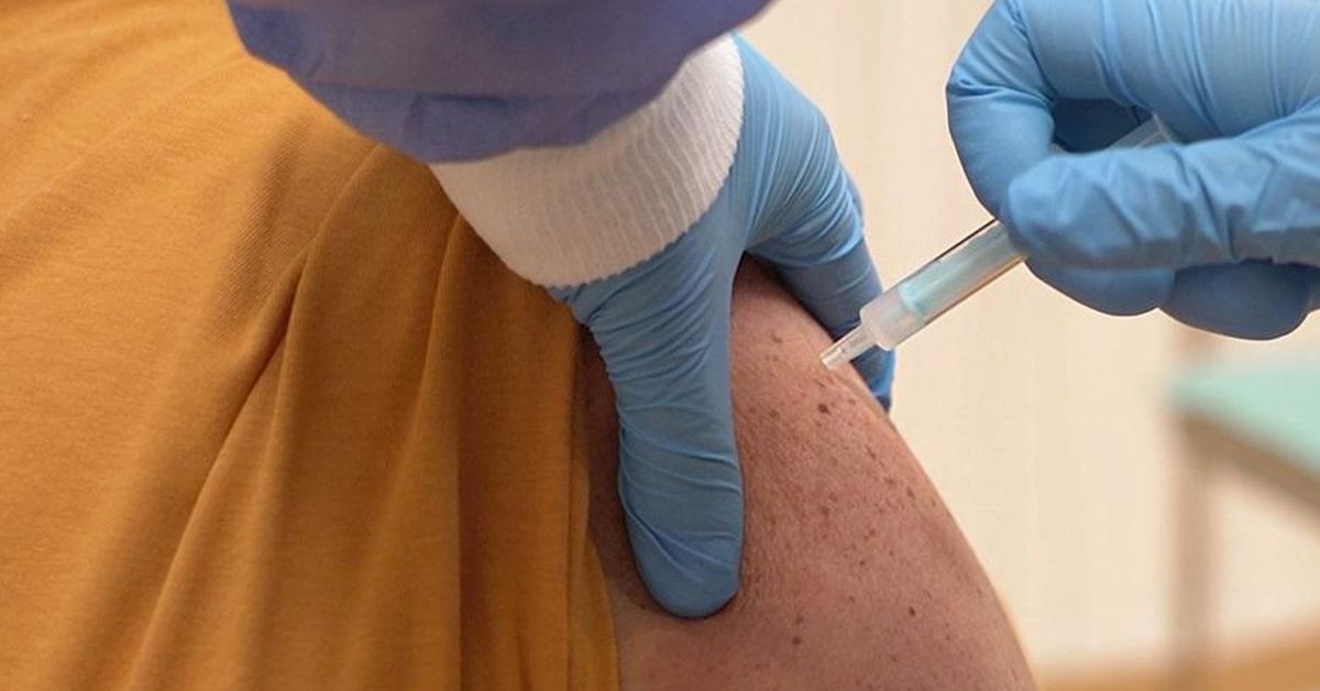 Cuatro fallecidos y 22 contagios por un brote de gripe y covid en una residencia de La Algaba, Sevilla