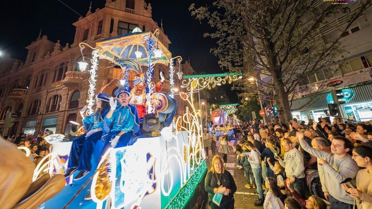 Estas son las restricciones al tráfico y estacionamiento este lunes en Santa Cruz de Tenerife por la Cabalgata de los Reyes Magos