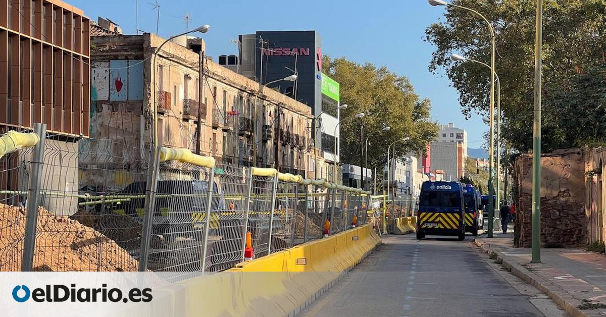 El Ayuntamiento de Barcelona desaloja la antigua fábrica La Escocesa ocupada por decenas de personas