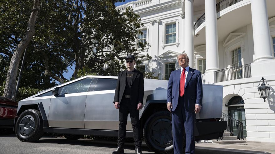 Elon Musk entierra la imagen progresista de Tesla para que sea “el coche oficial del trumpismo”