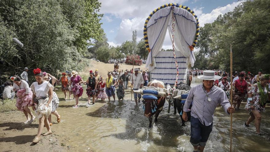 La Junta de Andalucía solicita al Gobierno llenar el río que cruzan los rocieros en plena crisis política por Doñana