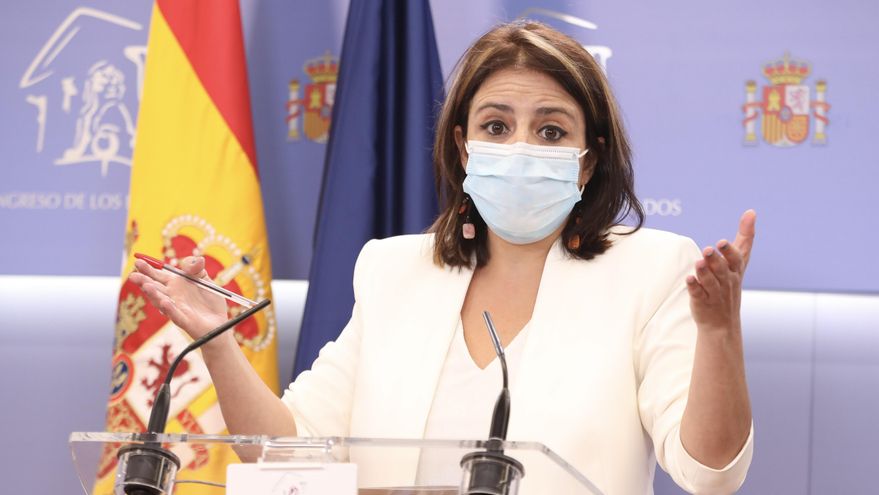 La portavoz del PSOE en el Congreso de los Diputados, Adriana Lastra, en una rueda de prensa