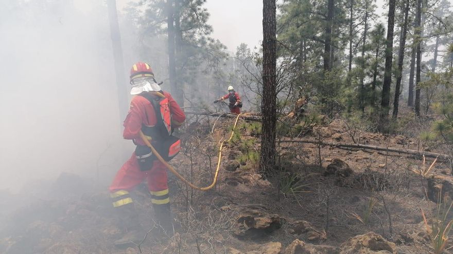La UME, en el incendio de Arico