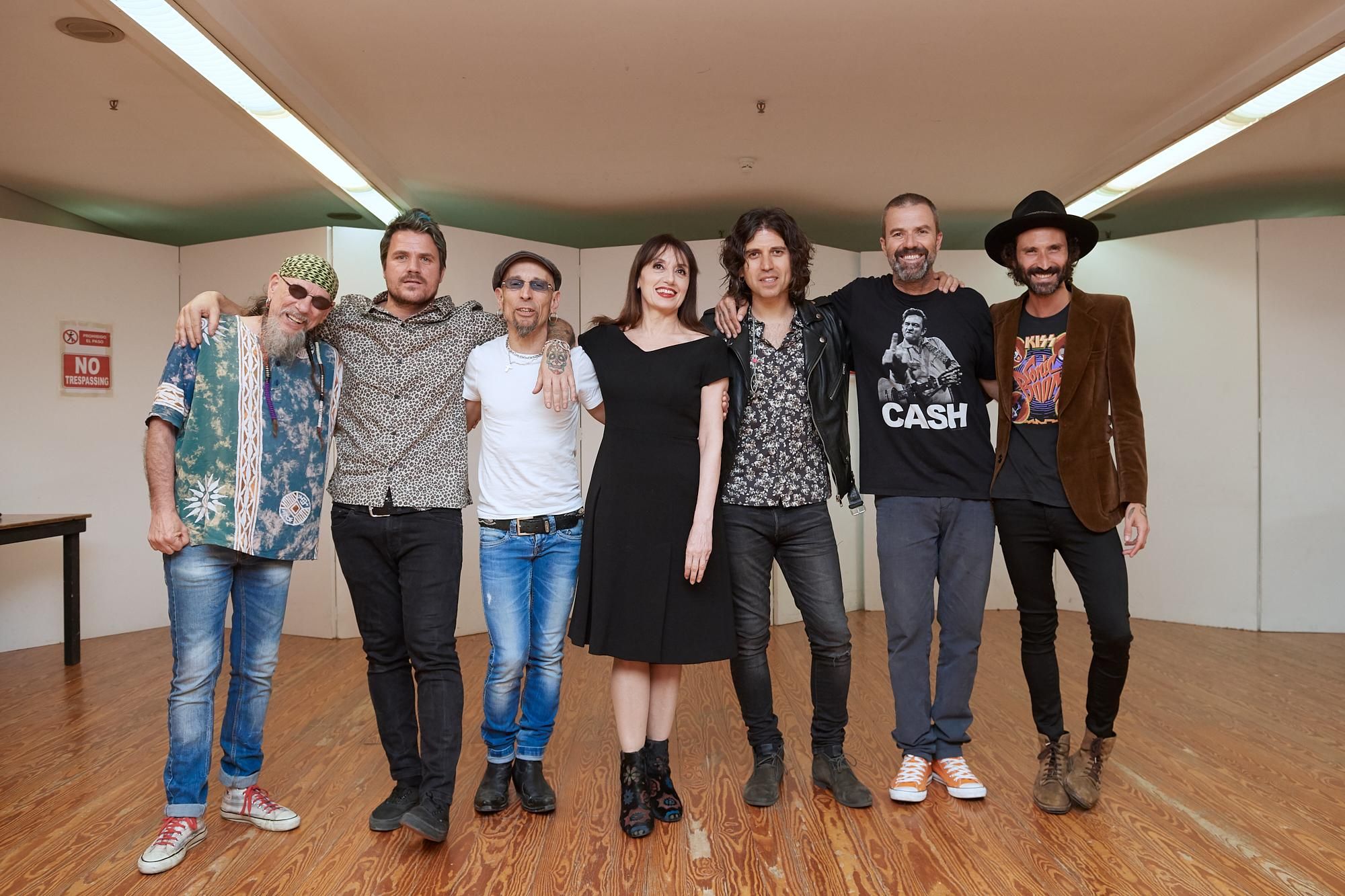 El Drogas, Dani Martín, Fito Cabrales, Luz Casal, Pau Donés y Leiva fueron los invitados de Rulo en el concierto del domingo. | EL REY LAGARTÓN