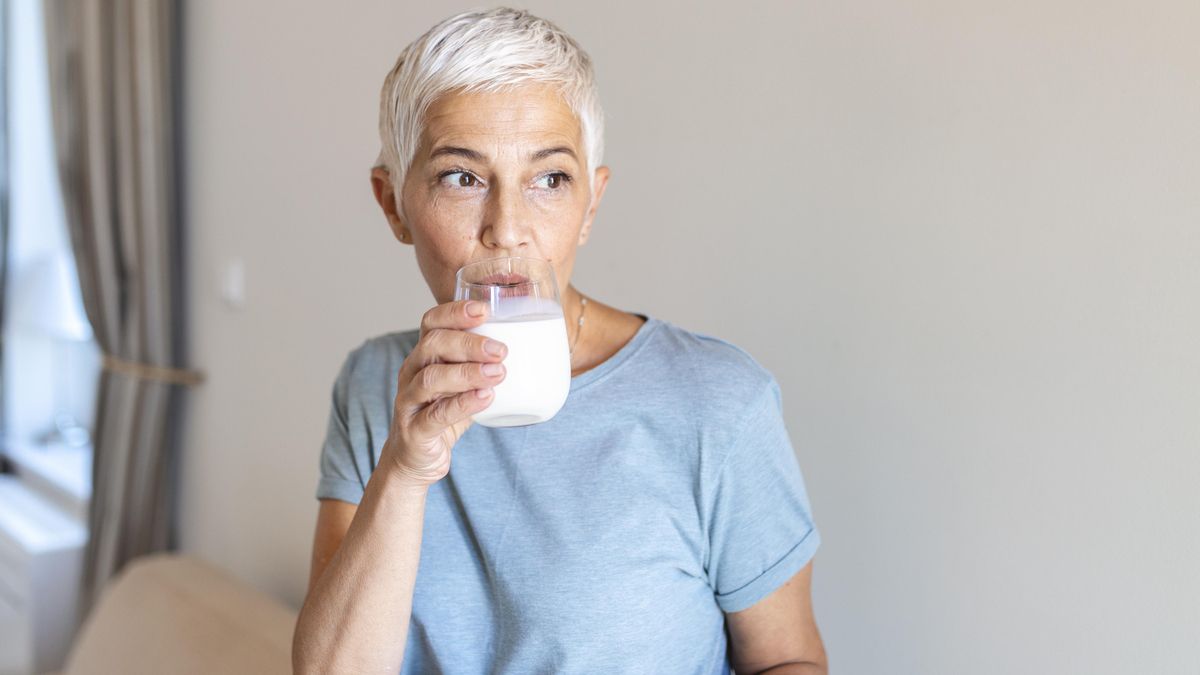 La leche es hidratante y contiene nutrientes esenciales.