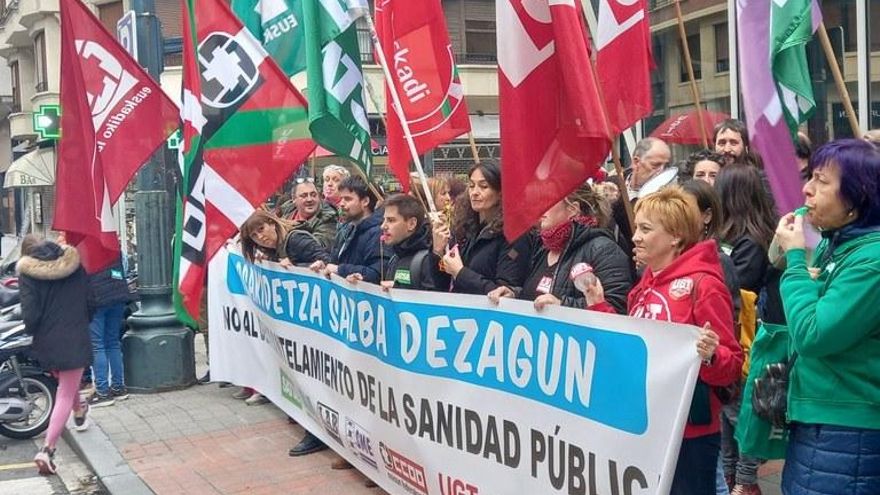Los sindicatos de Osakidetza calientan motores para la huelga: "La situación es muy grave y Sagardui hace oídos sordos"