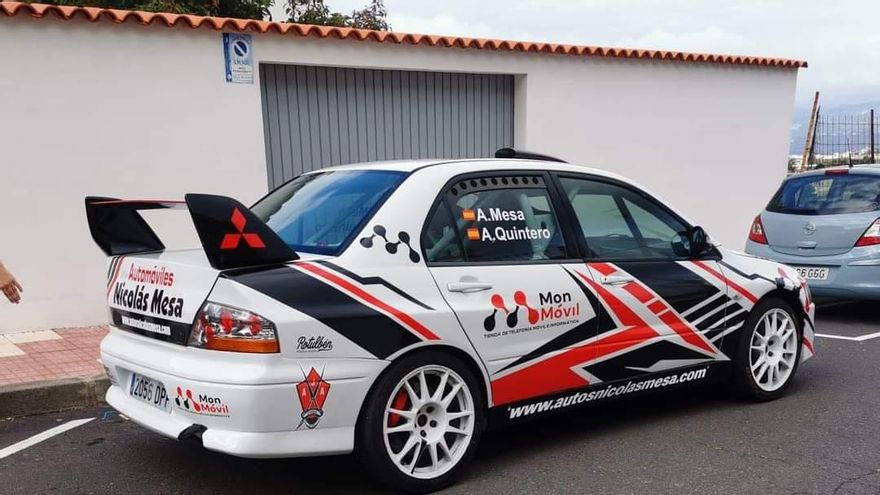 Espectacular salida de carretera de un vehículo en el Rallysprint Tejina-Tegueste