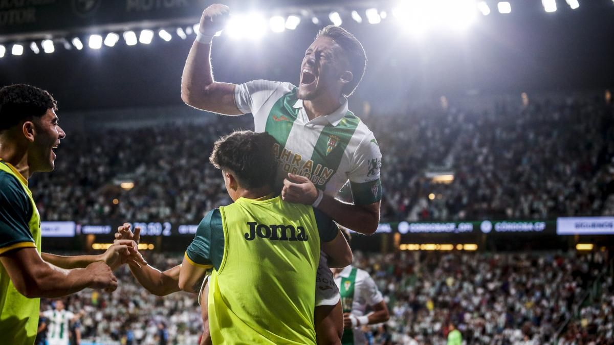 Isma Ruiz celebra su gol en el Córdoba CF - CD Tenerife