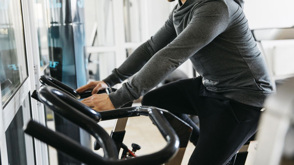 ¿Es mejor hacer cardio antes o después de las pesas? Cómo elegir según lo que busques entrenar Elige según tus objetivos de entrenamiento