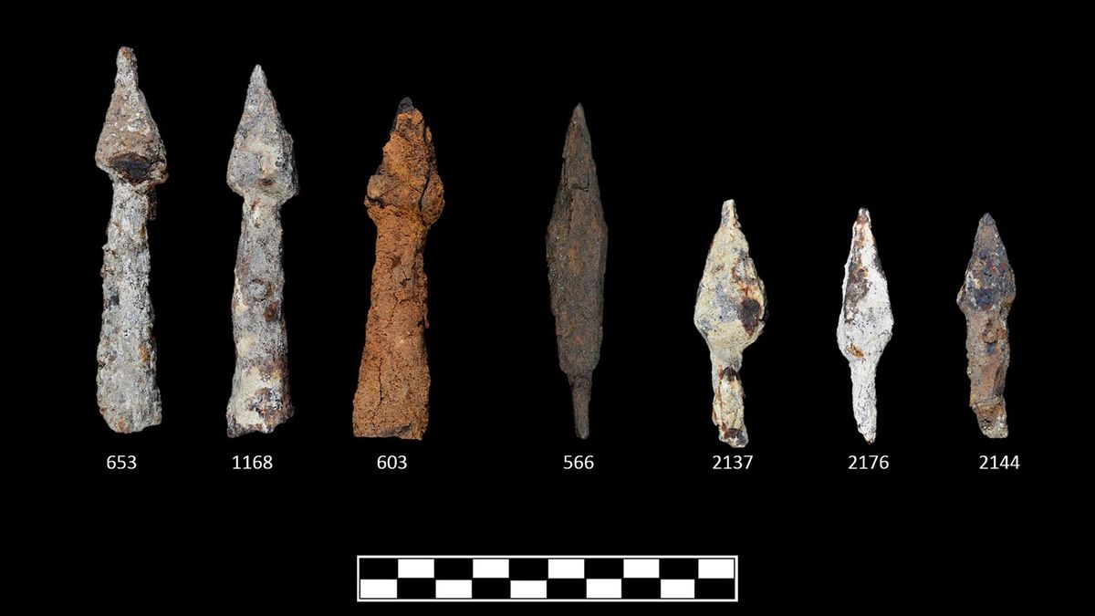 Distintos tipos de proyectiles romanos (flechas y dardos de escorpiones o piezas de artillería ligera) del entorno de Montemayor, indicativos de un campo de batalla.