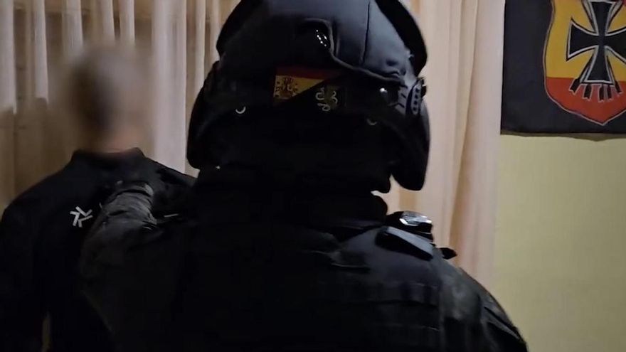 El líder de la célula terrorista neonazi de 'The Base': 24 años y detenido anteriormente por delitos de odio y violentos