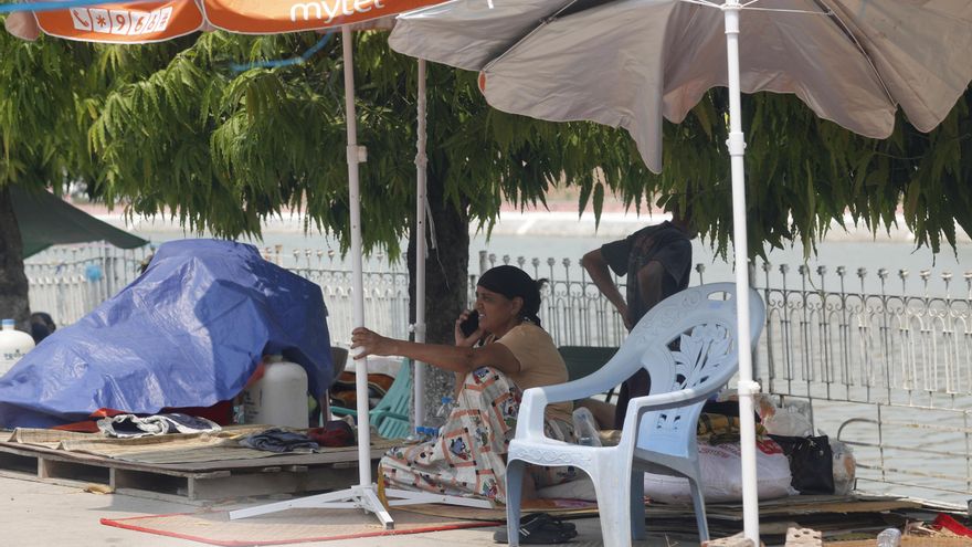Golpes de calor y agua contaminada: la miseria de los miles de birmanos sin hogar tras el terremoto