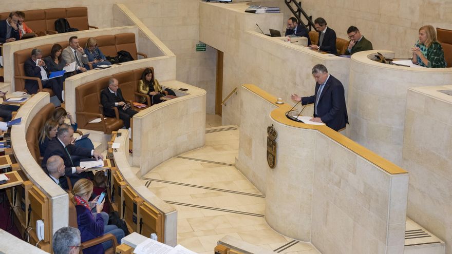 La oposición en Cantabria tumba el Presupuesto del PP en un pleno tenso y sin la suspensión cautelar que había solicitado