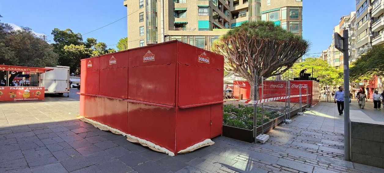 Más quioscos en el centro de Santa Cruz, y jardines vallados para protegerlos durante los Carnavales