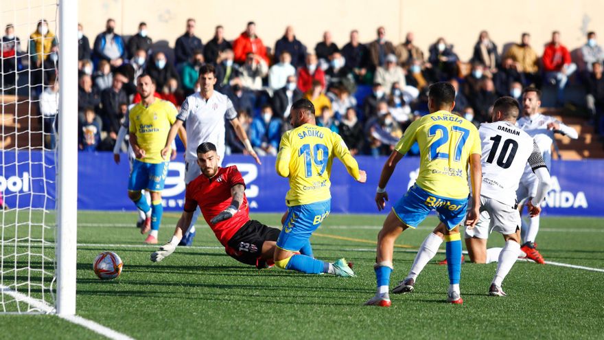 La UD Las Palmas tumba al Vélez CF y accede a la segunda ronda